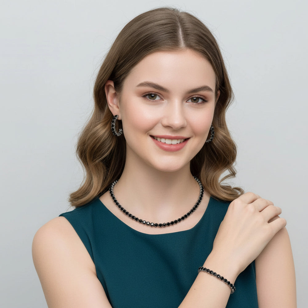 Black neckless At Aezoon 