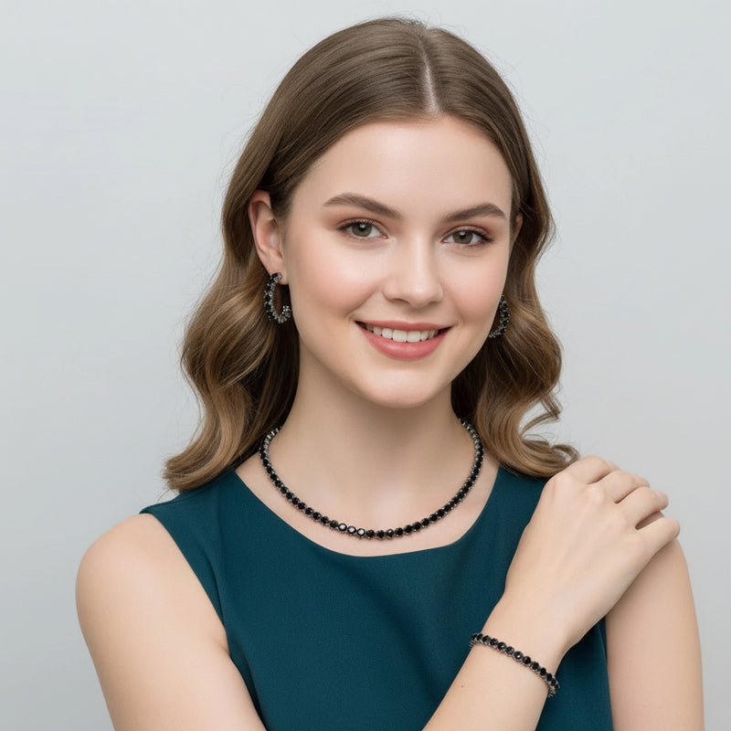 Black neckless At Aezoon 